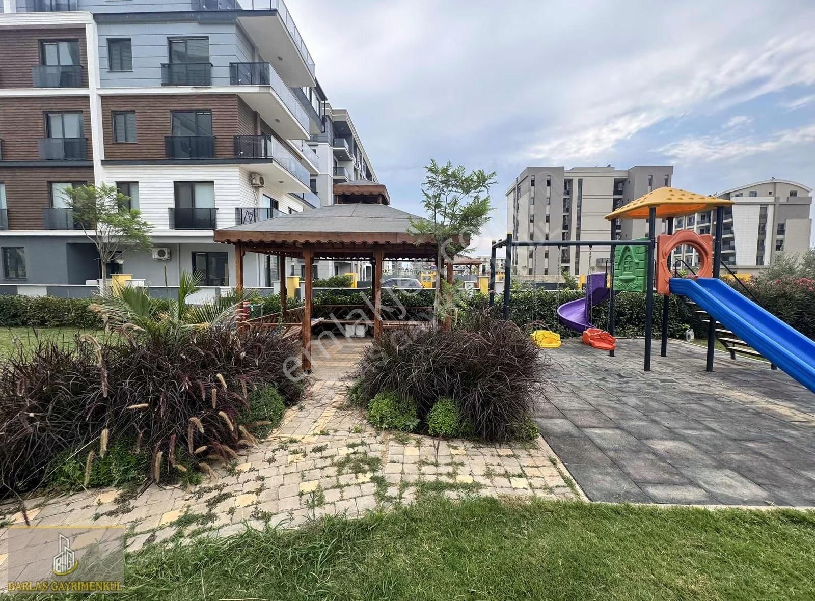 Altıntas Mahallesinde Havuzlu İskanlı Satılık 1+1 Daire - Görsel 16