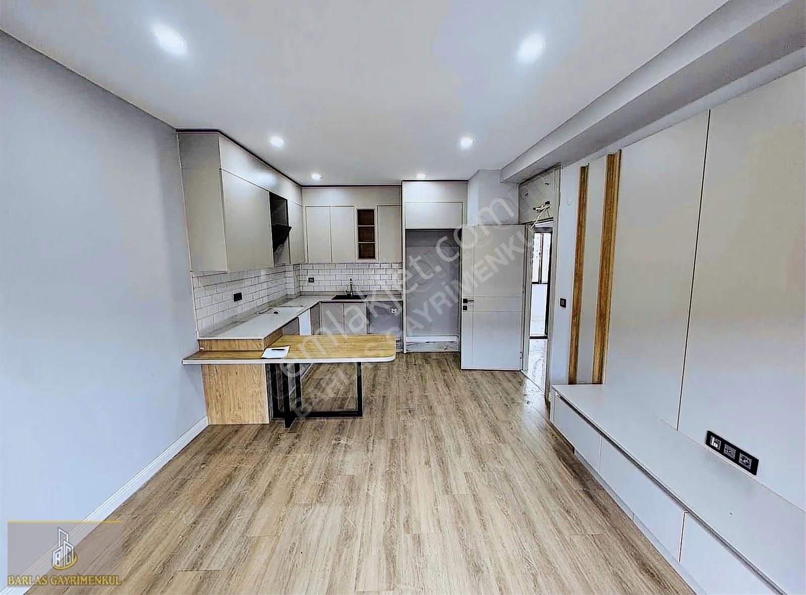 Altıntas Mahallesinde Havuzlu İskanlı Satılık 1+1 Daire - Görsel 11