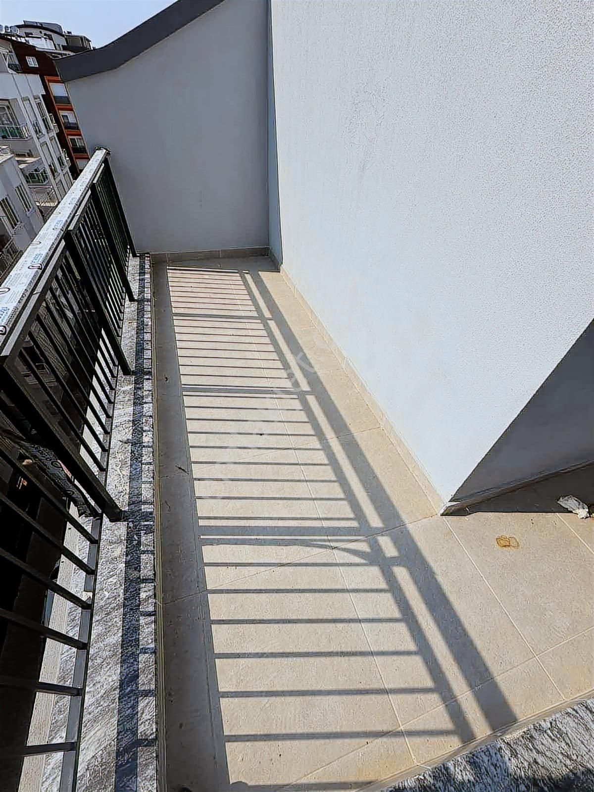 Satılık Konyaaltı Cadesinde Denize Sadece 50 Metre - Görsel 16