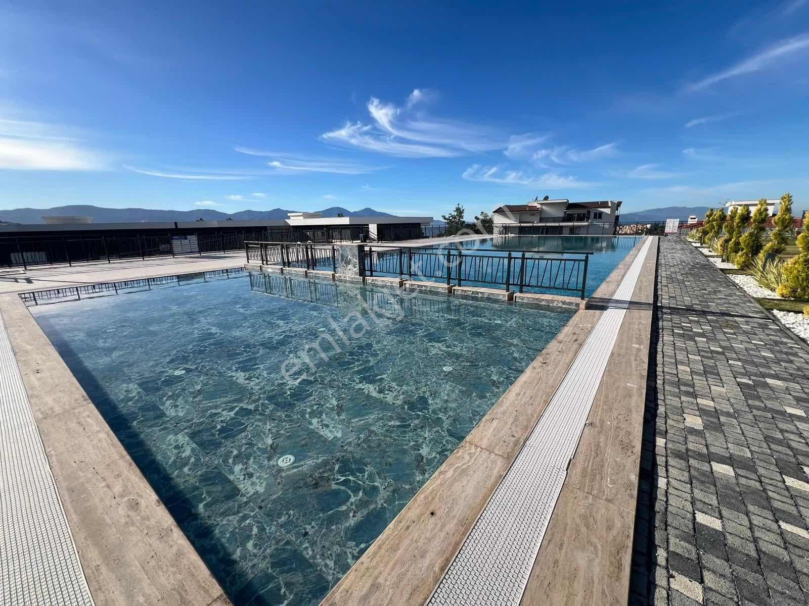 Kuşadası Kadınlar Denizinde Satılık Deniz Manzaralı 1+1 Daire - Görsel 5