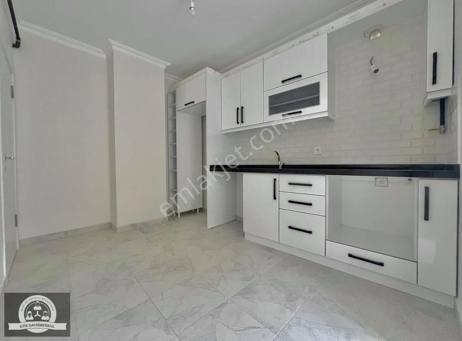 Yenidoğan Merkez 2+1 Arakat Daire 2. Katta - Görsel 12