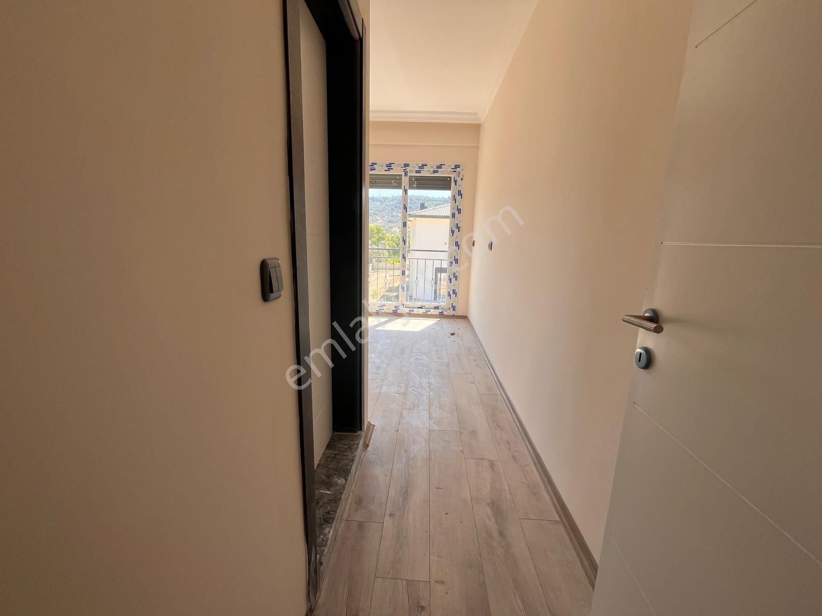 Seferihisar Kavakderede Nezih Sitese 3+1 Villa - Görsel 11