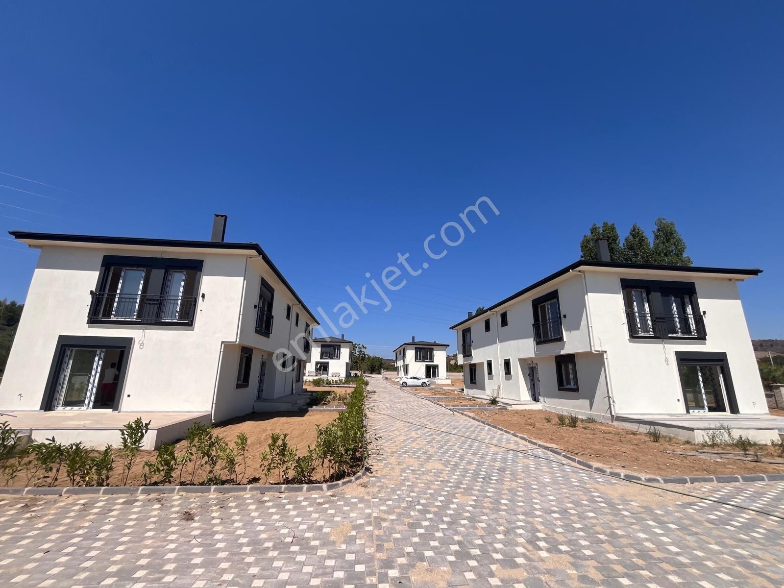 Seferihisar Kavakderede Nezih Sitese 3+1 Villa - Görsel 3