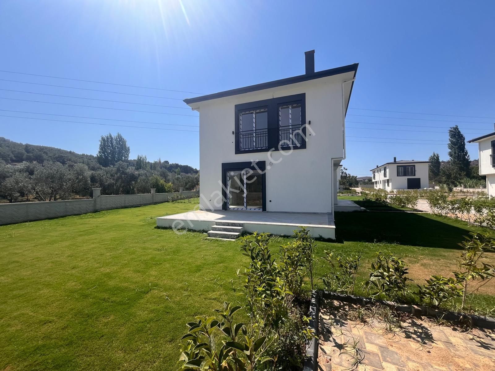 Seferihisar Kavakderede Nezih Sitese 3+1 Villa