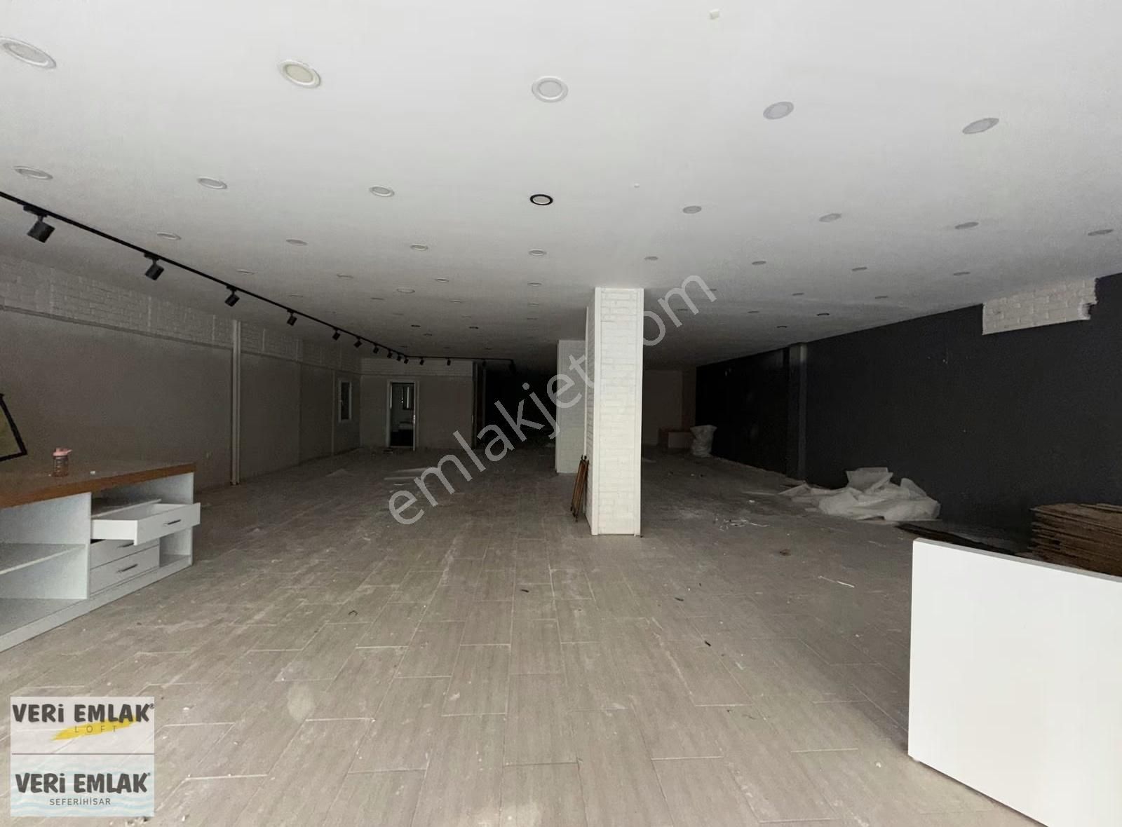 Veri'den Ana Cadde Üzerinde Cam Vitrinli 300 M² Kiralık Dükkân - Görsel 14