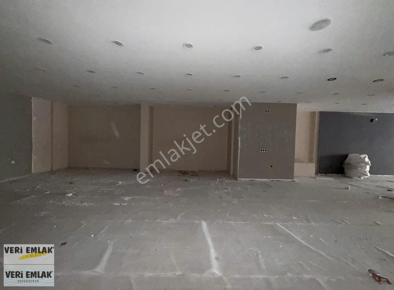 Veri'den Ana Cadde Üzerinde Cam Vitrinli 300 M² Kiralık Dükkân - Görsel 5