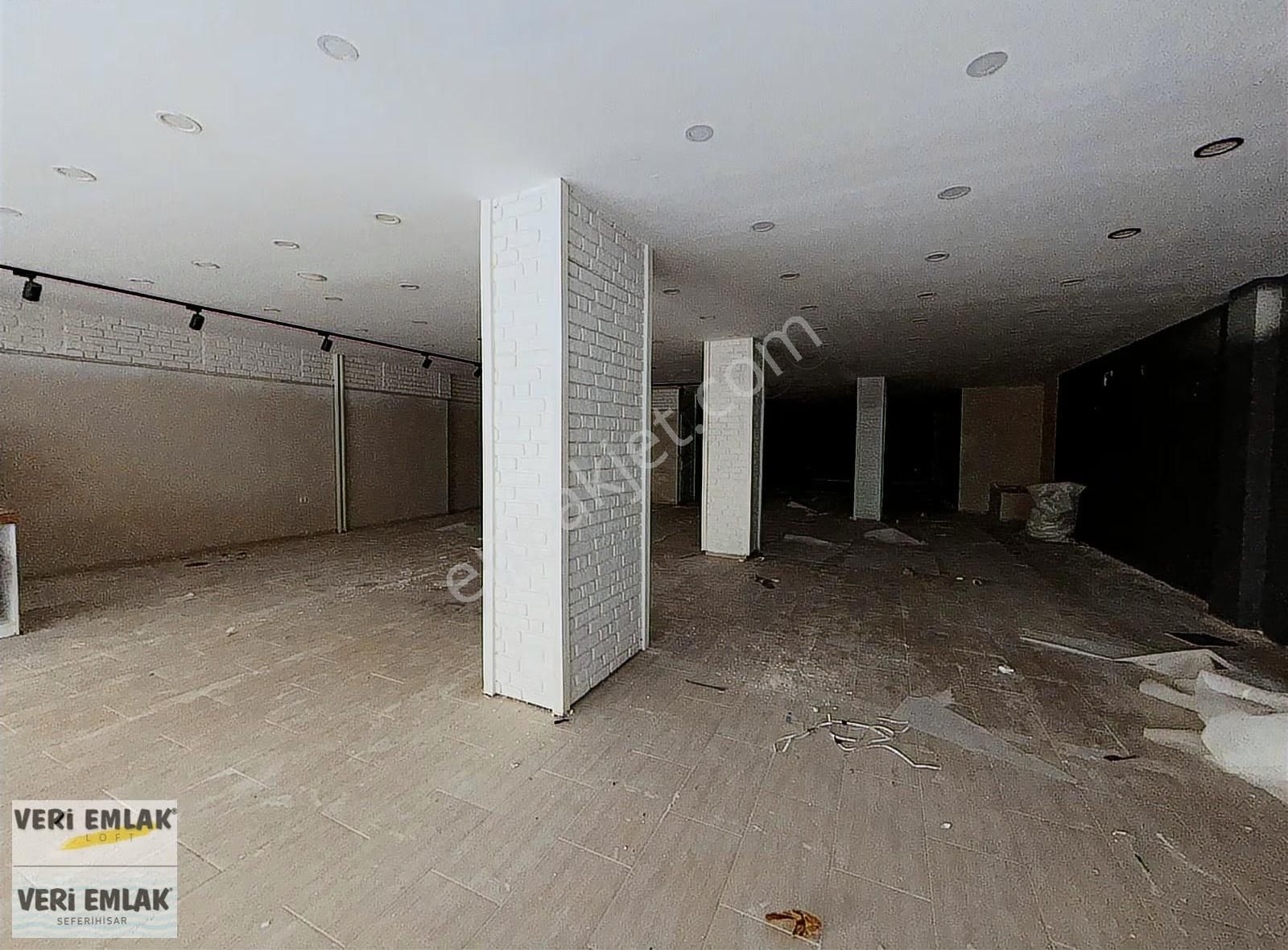 Veri'den Ana Cadde Üzerinde Cam Vitrinli 300 M² Kiralık Dükkân - Görsel 4