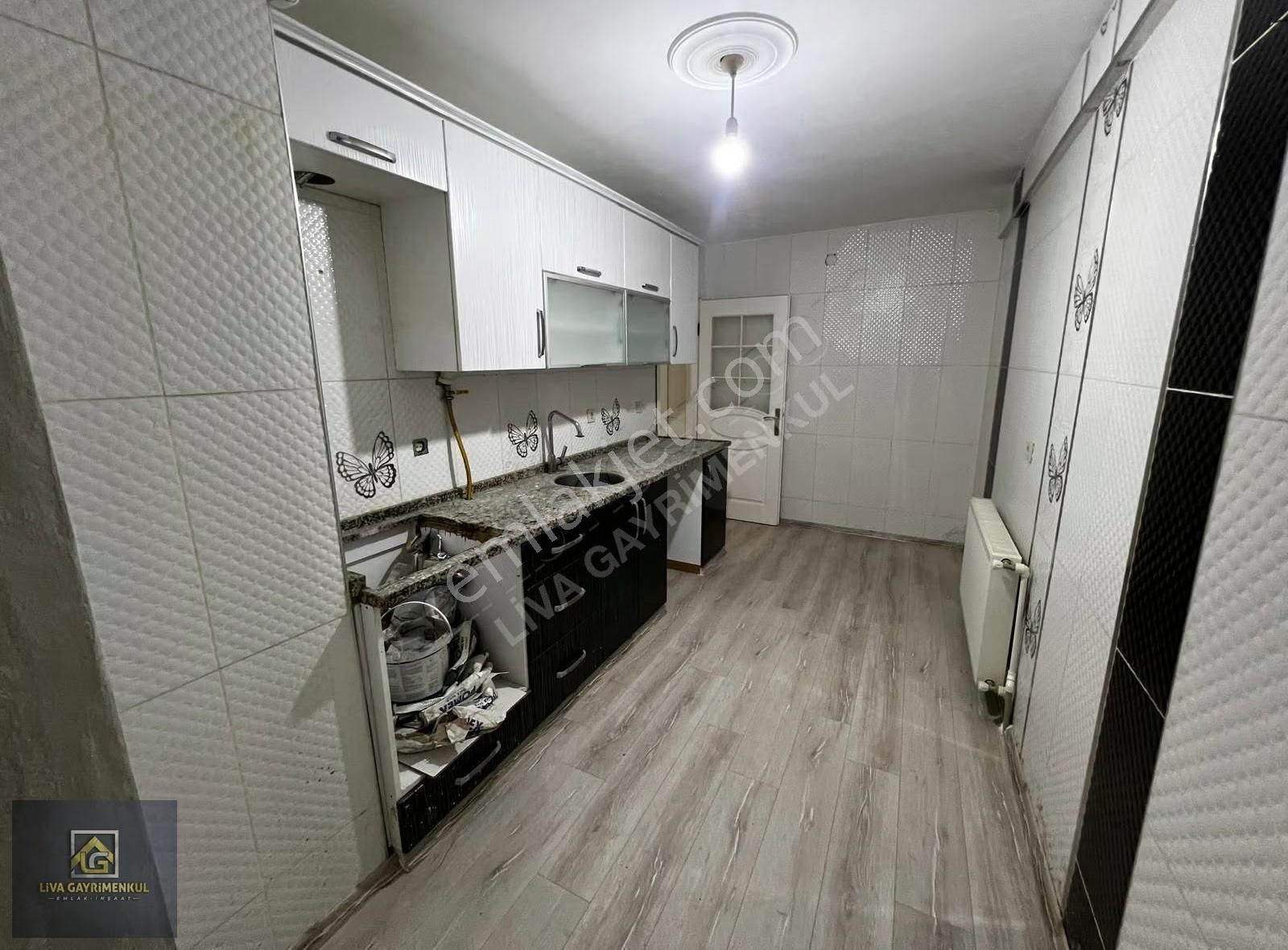 Liva'dan Metro Karşısı Arakat Balkonlu Geniş 3+1 Satılık - Görsel 22