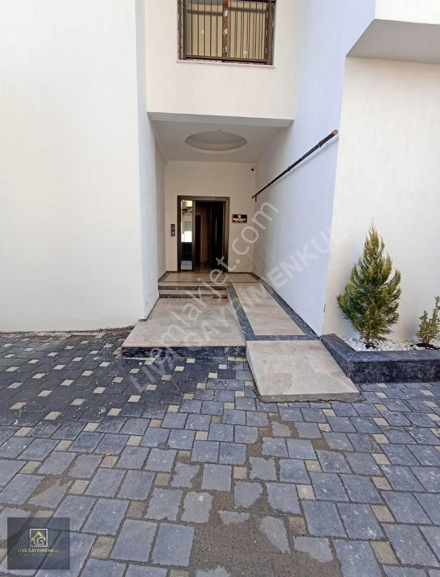 Liva'dan Metro Karşısı Arakat Ön Cephe Satılık Sıfır 1+1 Daire - Görsel 24