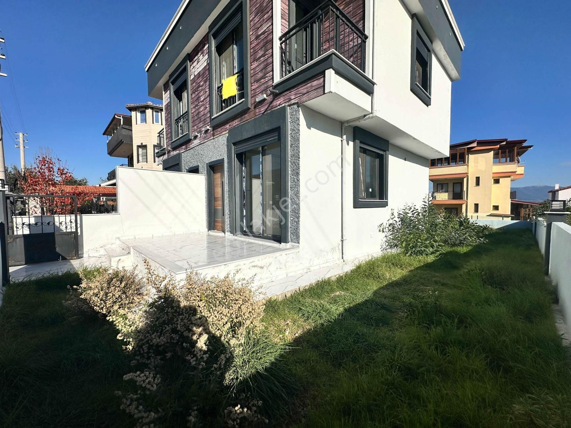 Seferihisar Doğanbeyde Satılık 2+1 Geniş Bahçeli Villa - Görsel 4