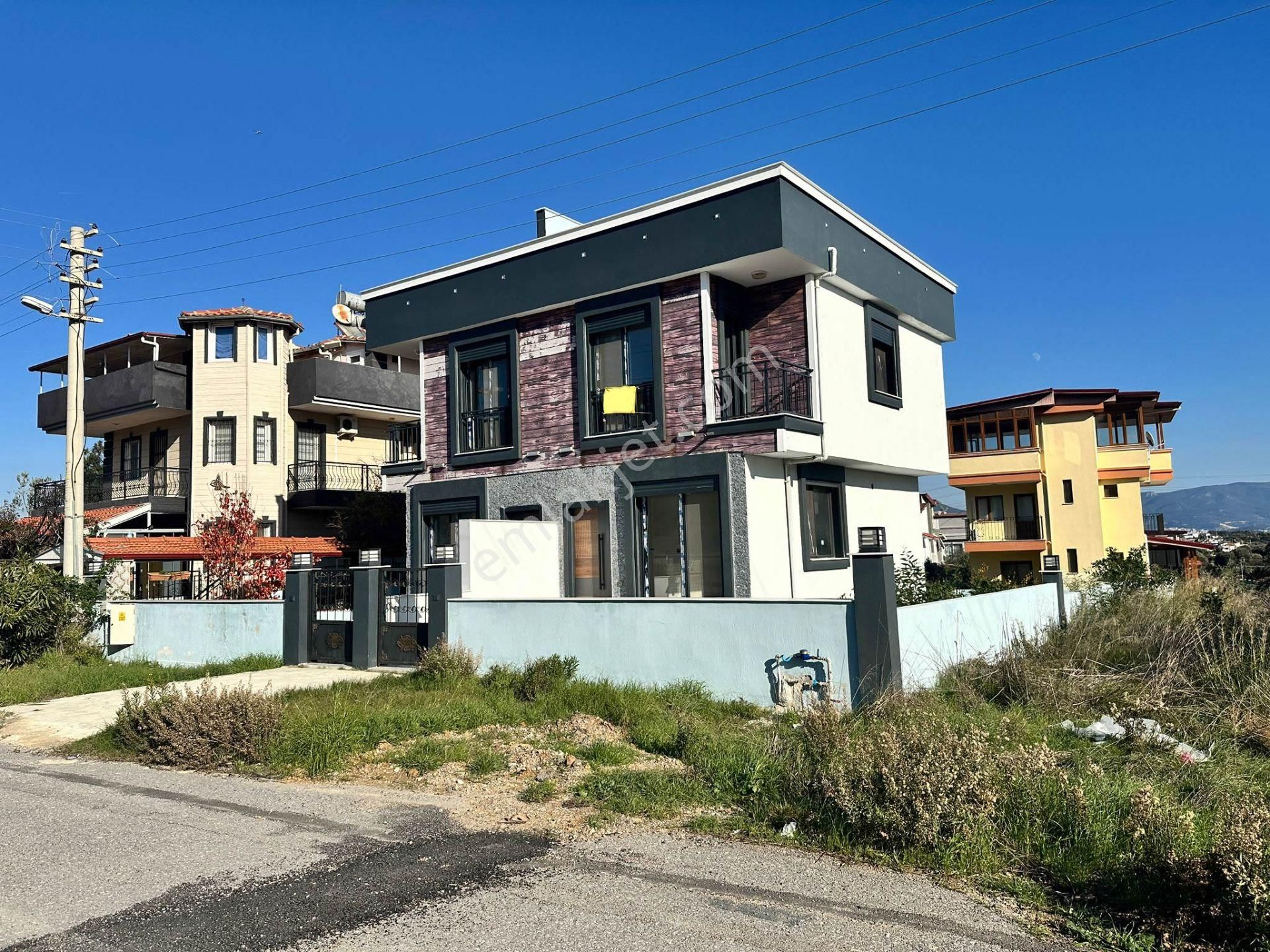 Seferihisar Doğanbeyde Satılık 2+1 Geniş Bahçeli Villa - Görsel 2