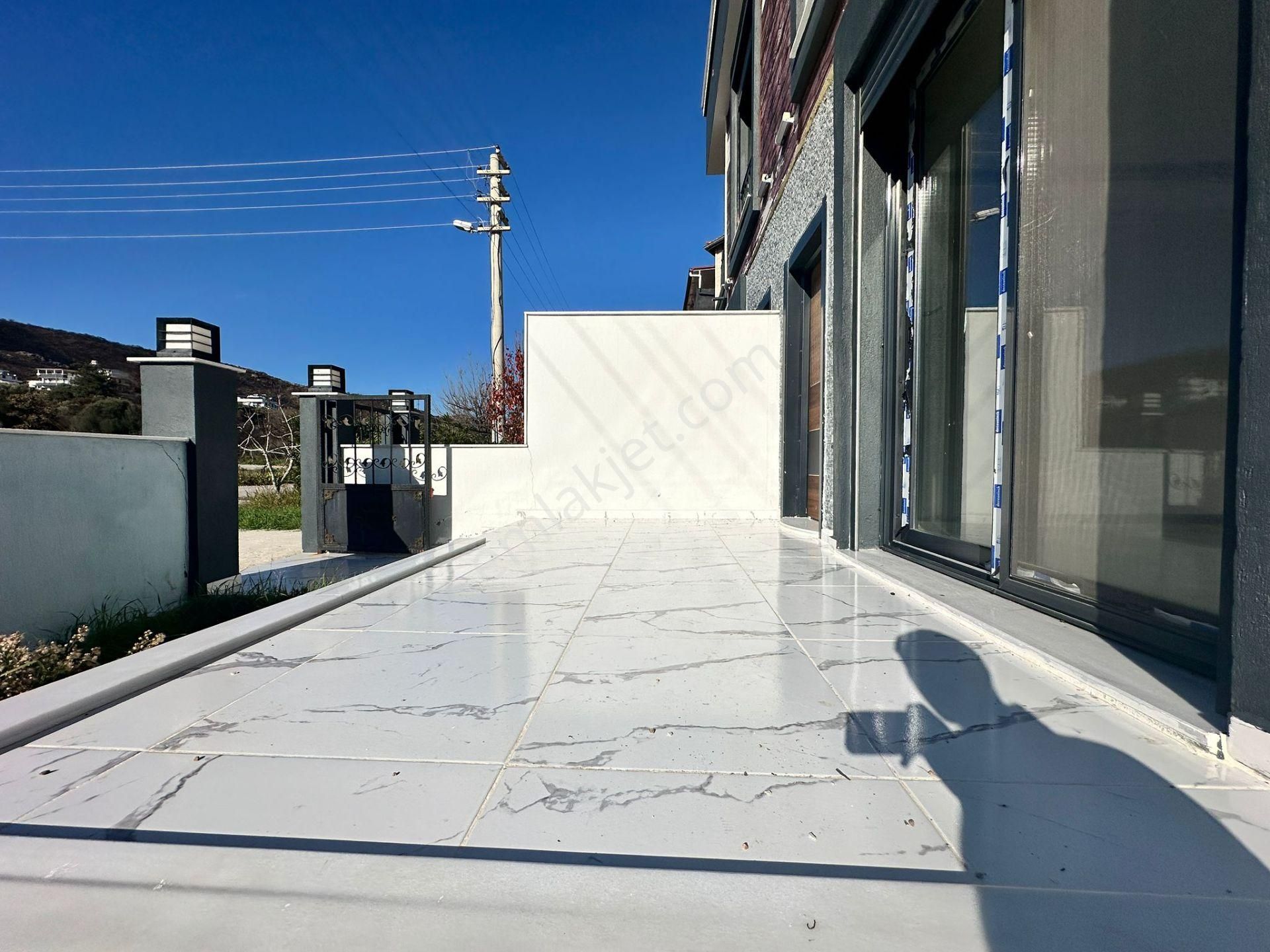 Seferihisar Doğanbeyde Satılık 2+1 Geniş Bahçeli Villa - Görsel 13