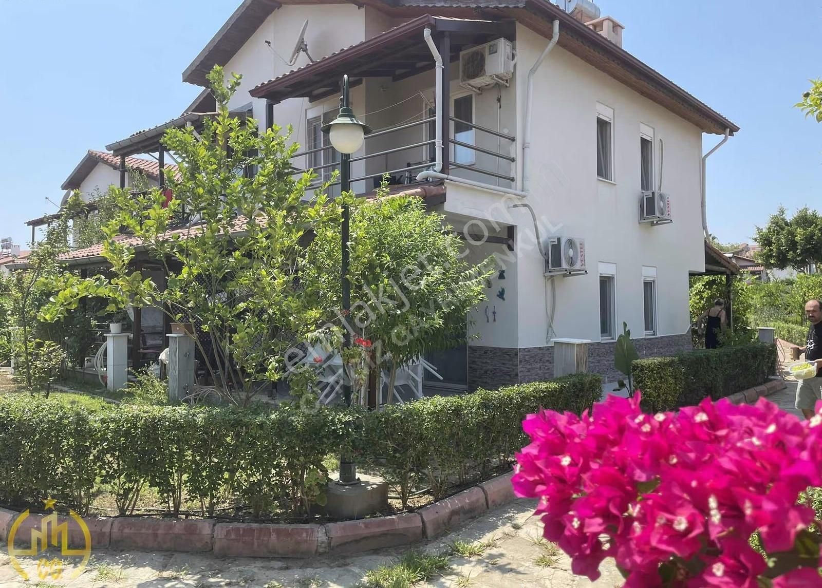 Örenşehir'de Eşsiz Fırsat! Denize Sıfır, 3+1 Bahçeli Lüks Villa