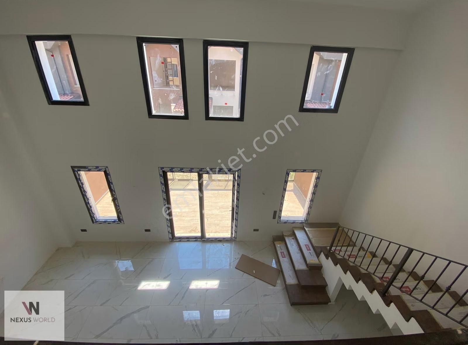 Kemalpaşa Havuzlu Site İçerisinde Satılık Bahçeli 3+1 Villa - Görsel 8