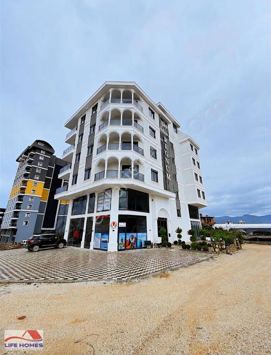 Mahmutlar Mahallesinde Havuzlu Sitede Satılık Daire