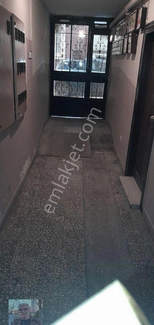 Önü Açık 3+1 D.gaz Sobalı Balkonlu Ara Kat Satılık Daire - Görsel 15