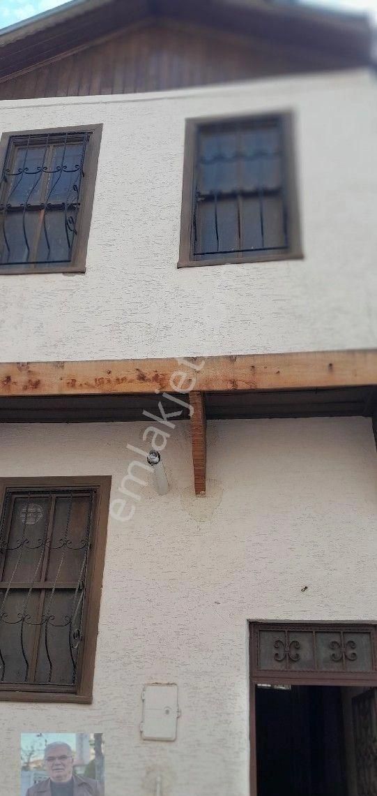 Şehrin Merkezinde Cadde Üzerinde Üç Bölümden Oluşan Tarihi Satılık Bina - Görsel 5