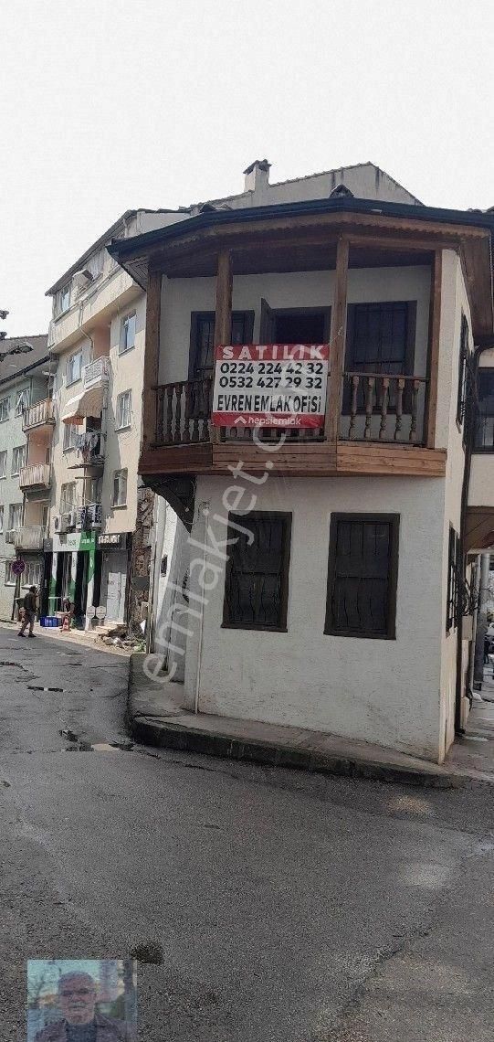 Şehrin Merkezinde Cadde Üzerinde Üç Bölümden Oluşan Tarihi Satılık Bina - Görsel 12