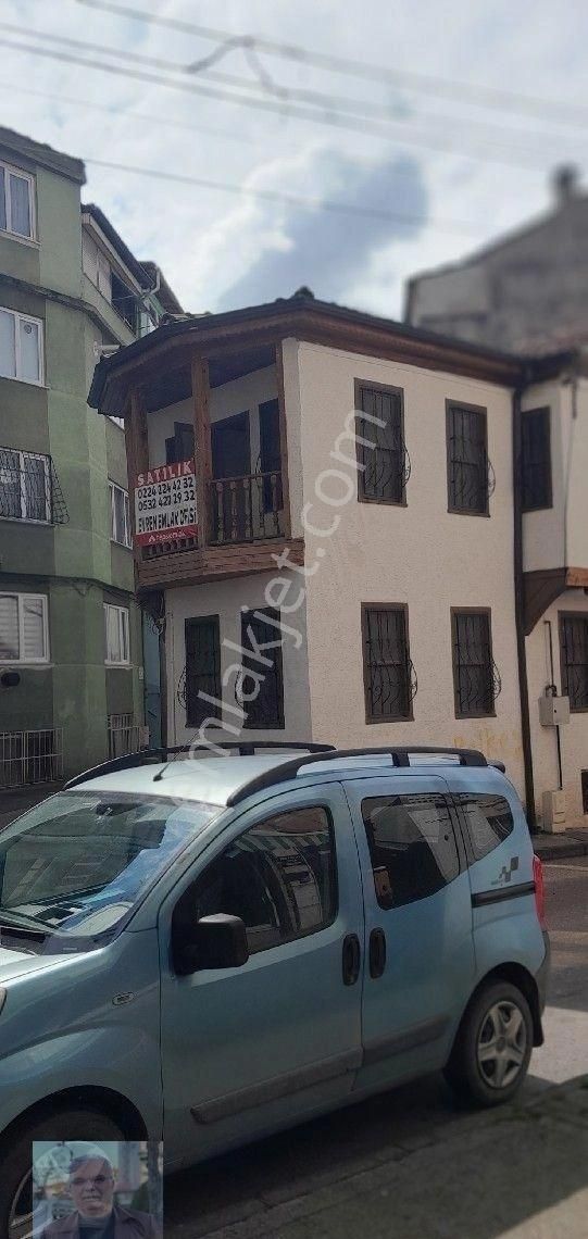 Şehrin Merkezinde Cadde Üzerinde Üç Bölümden Oluşan Tarihi Satılık Bina - Görsel 6