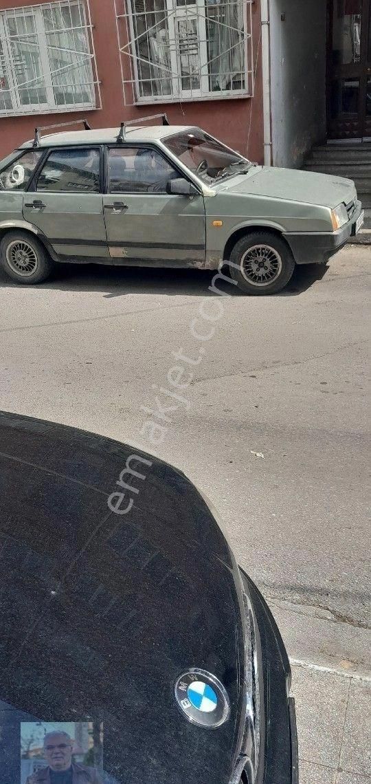 Şehrin Merkezinde Kombili Balkonlu Kat 1 Satılık Daire