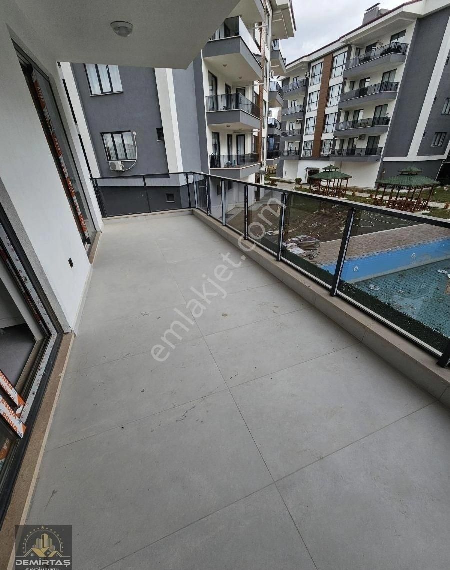 Yenişafakta Site İçinde Satılık Arakat Daire - Görsel 4