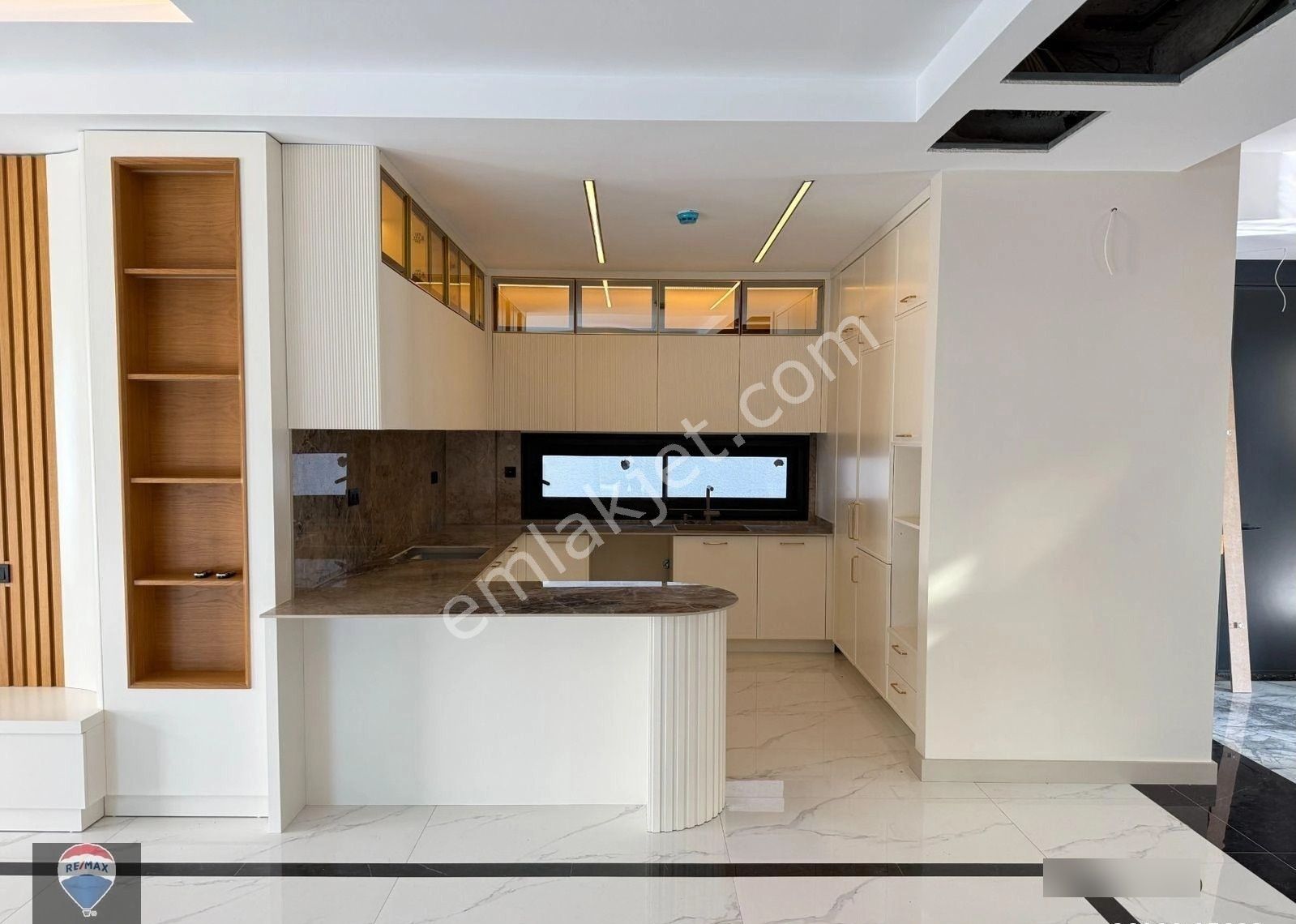 Kuşadasında Satılık Müstakil, Özel Havuzlu, Ve Otopaklı Lüks 4+1 Sıfır Villa - Görsel 12