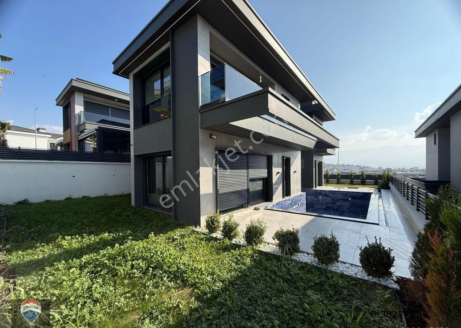 Kuşadasında Satılık Müstakil, Özel Havuzlu, Ve Otopaklı Lüks 4+1 Sıfır Villa - Görsel 17