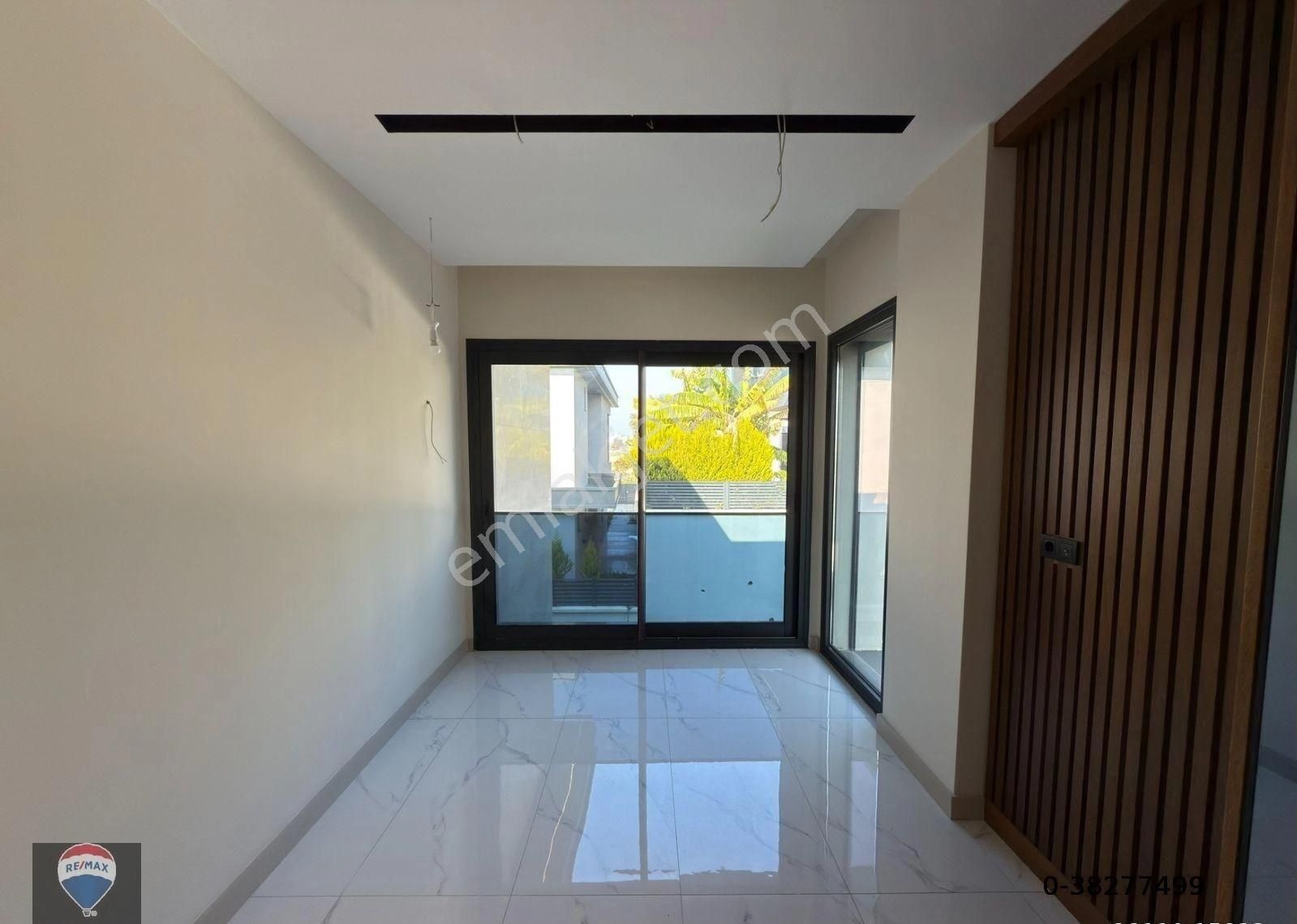 Kuşadasında Satılık Müstakil, Özel Havuzlu, Ve Otopaklı Lüks 4+1 Sıfır Villa - Görsel 3