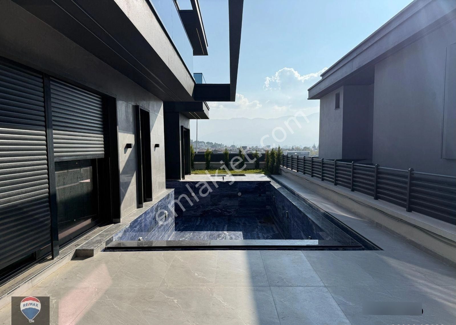 Kuşadasında Satılık Müstakil, Özel Havuzlu, Ve Otopaklı Lüks 4+1 Sıfır Villa - Görsel 19