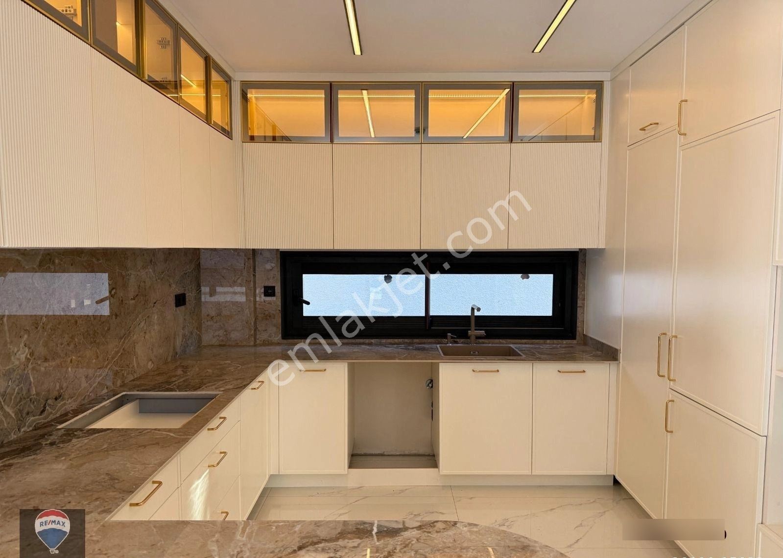 Kuşadasında Satılık Müstakil, Özel Havuzlu, Ve Otopaklı Lüks 4+1 Sıfır Villa - Görsel 4