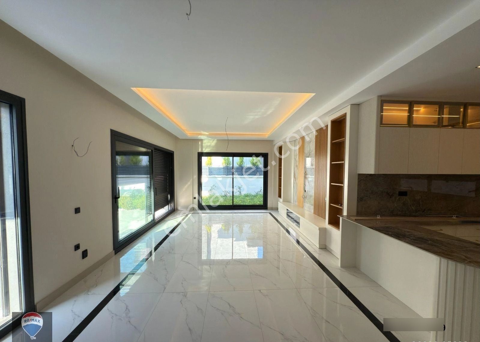 Kuşadasında Satılık Müstakil, Özel Havuzlu, Ve Otopaklı Lüks 4+1 Sıfır Villa - Görsel 28