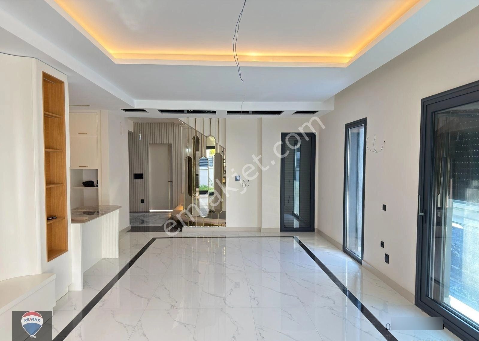 Kuşadasında Satılık Müstakil, Özel Havuzlu, Ve Otopaklı Lüks 4+1 Sıfır Villa - Görsel 18