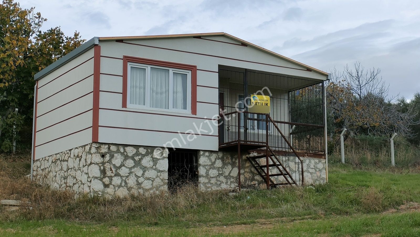 Kemalpaşa Vişneli'de 1+1evi Olan Yola Cepheli 5560 M2 Bağ-tarla