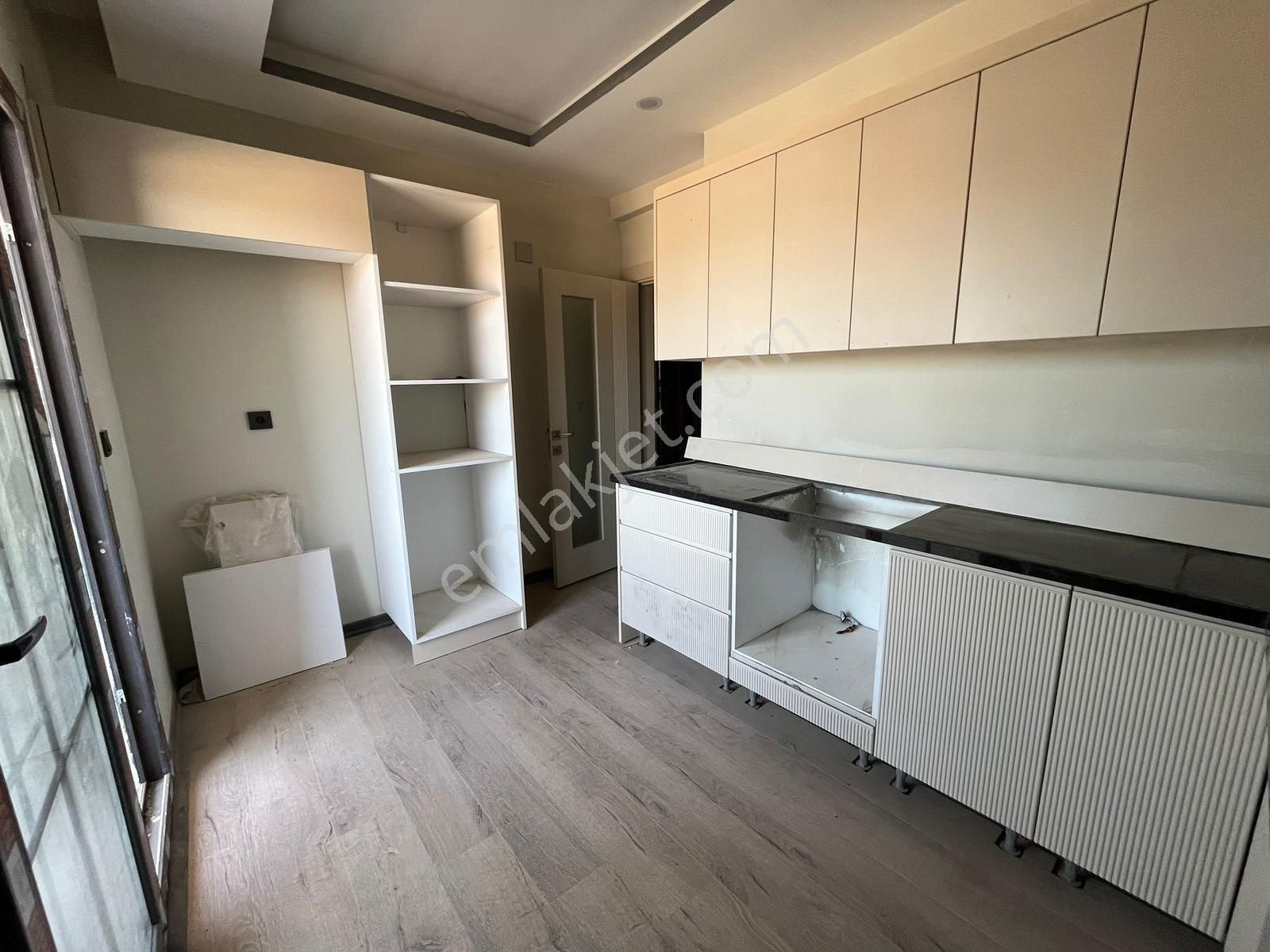 Mehmet Akifte Müze Arkası 2+1 Kapalı Mutfak Daire