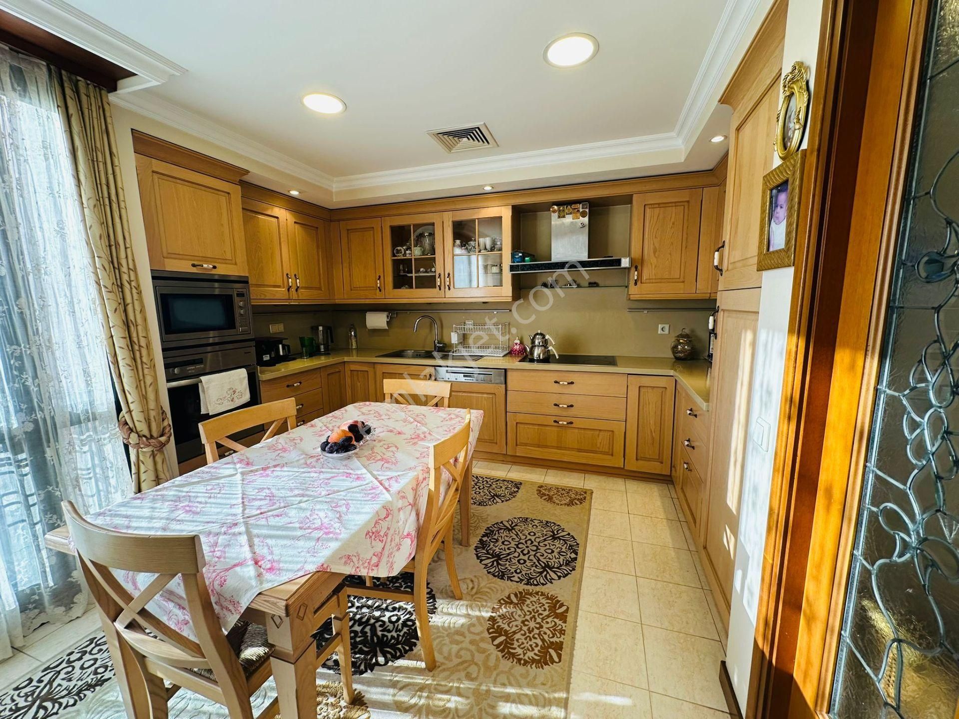 Sarıkonaklar Sıtesınde Satılık Garaj Cıkıslı Catı Dubleksı