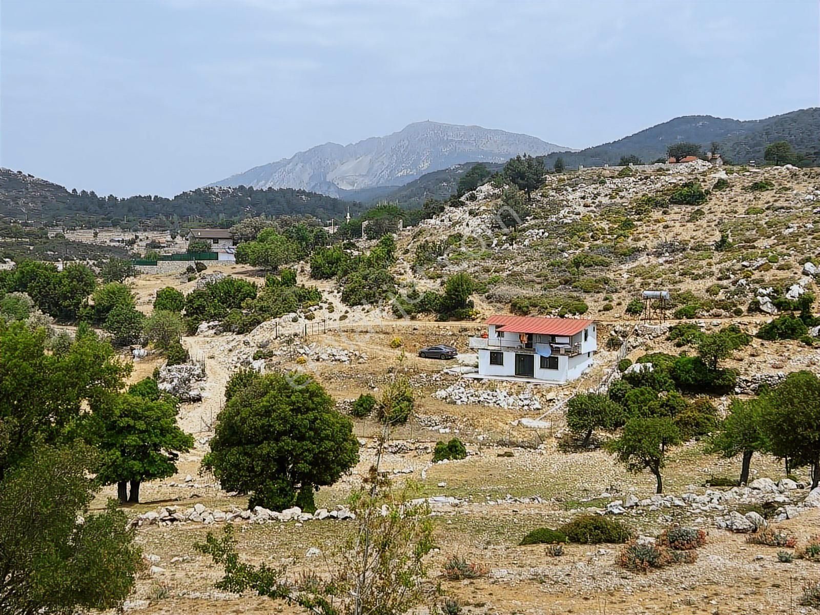 Ölüdeniz'e 15 Km! 1345 M² Arsa Ve 2 Katlı Müstakil Ev - Fırsat