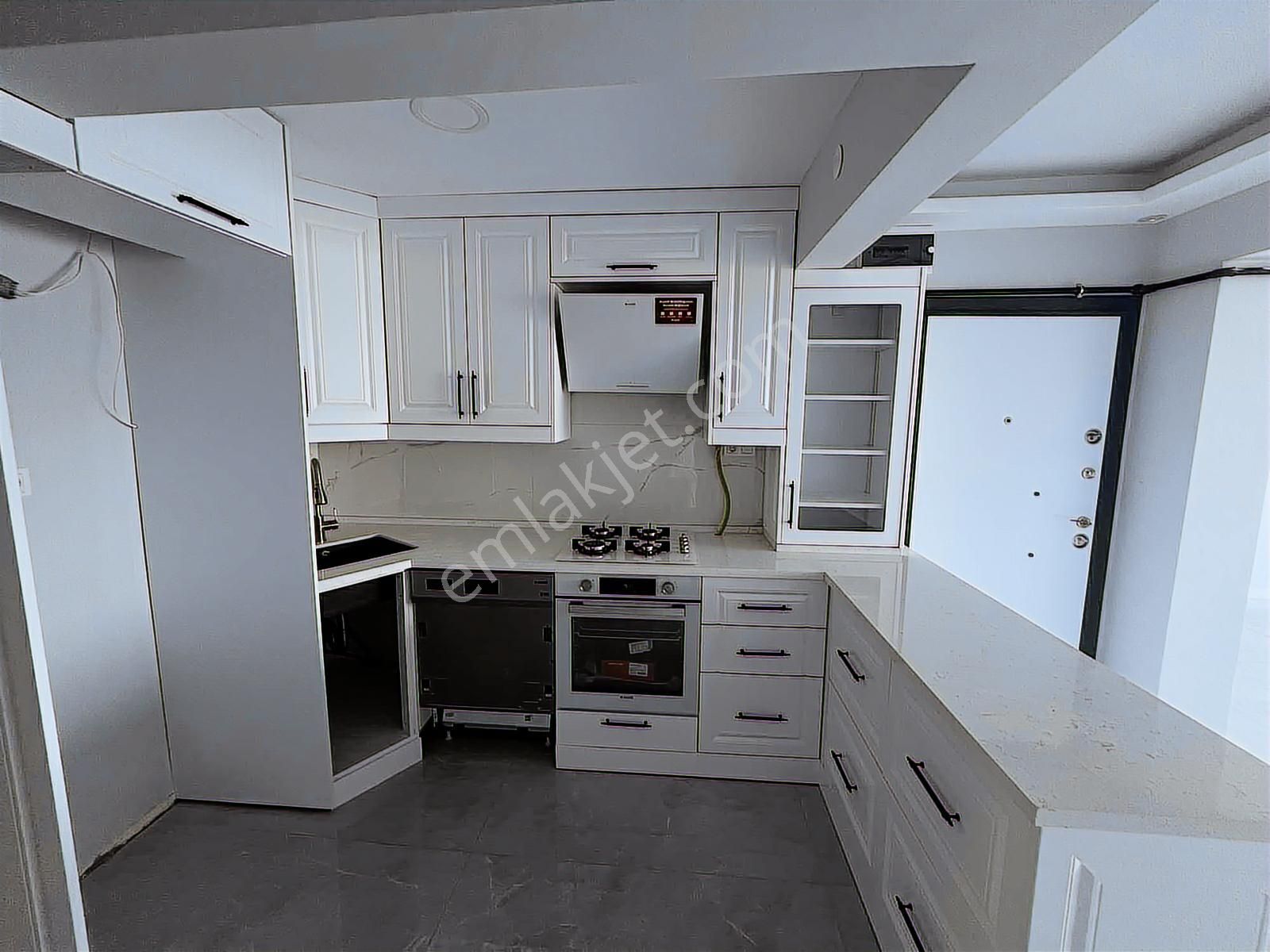Güzelyalı Merkezde Denize Sıfır Lüx 2+1 Daire - Görsel 2