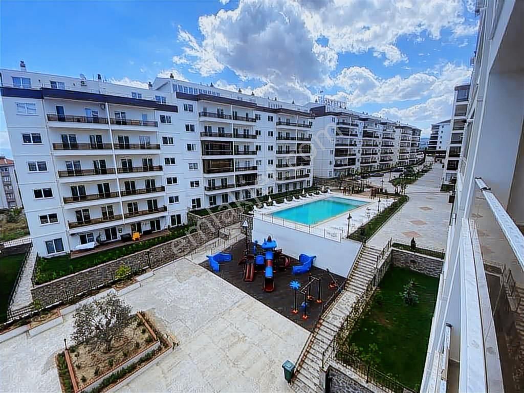 Seyirtepe Konaklarında Deniz Manzaralı 3+1 Ön Cephe Arakat Daire - Görsel 2