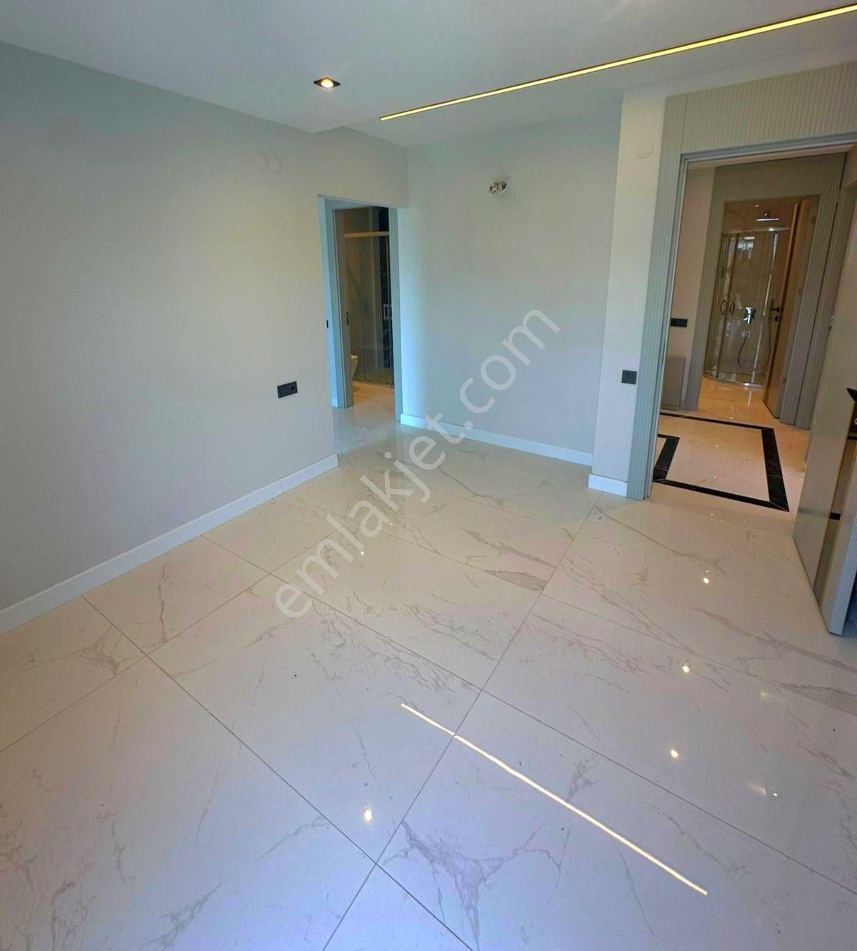 Kuşadasında Plaja Ve Alış Veriş Mağ.yakın Havuzlu Sitede Sıfır Villa - Görsel 23