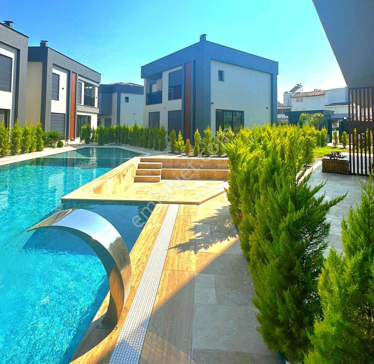 Kuşadasında Plaja Ve Alış Veriş Mağ.yakın Havuzlu Sitede Sıfır Villa - Görsel 2