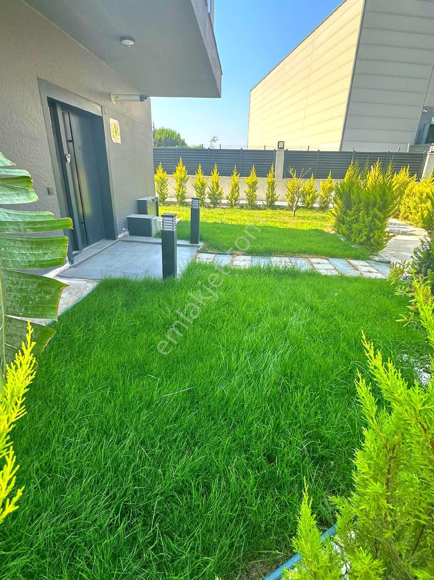 Kuşadasında Plaja Ve Alış Veriş Mağ.yakın Havuzlu Sitede Sıfır Villa - Görsel 4