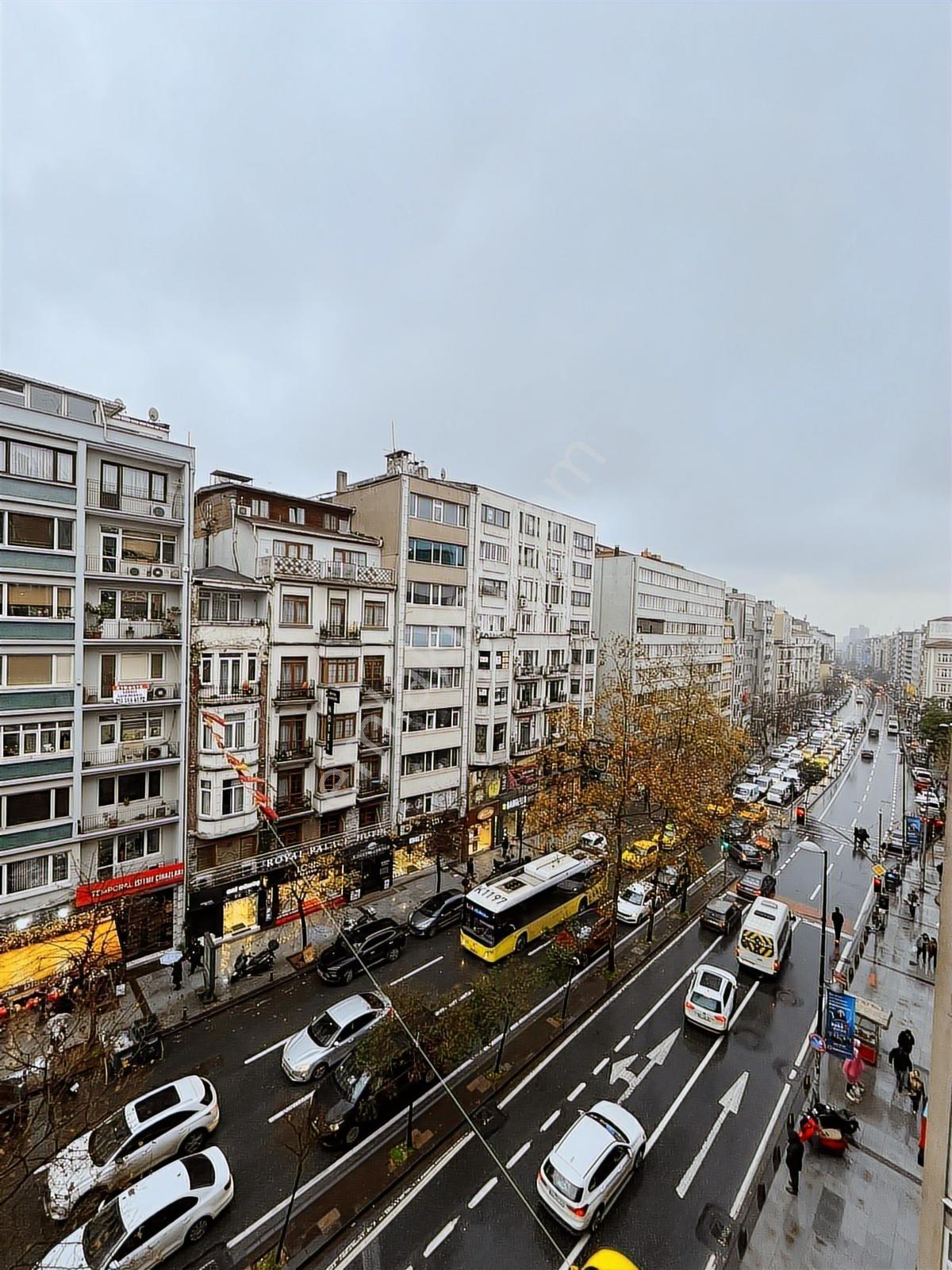 Şişli Halaskargazi Caddesi Üzeri Full Eşyalı 2+1 Kiralık - Görsel 2
