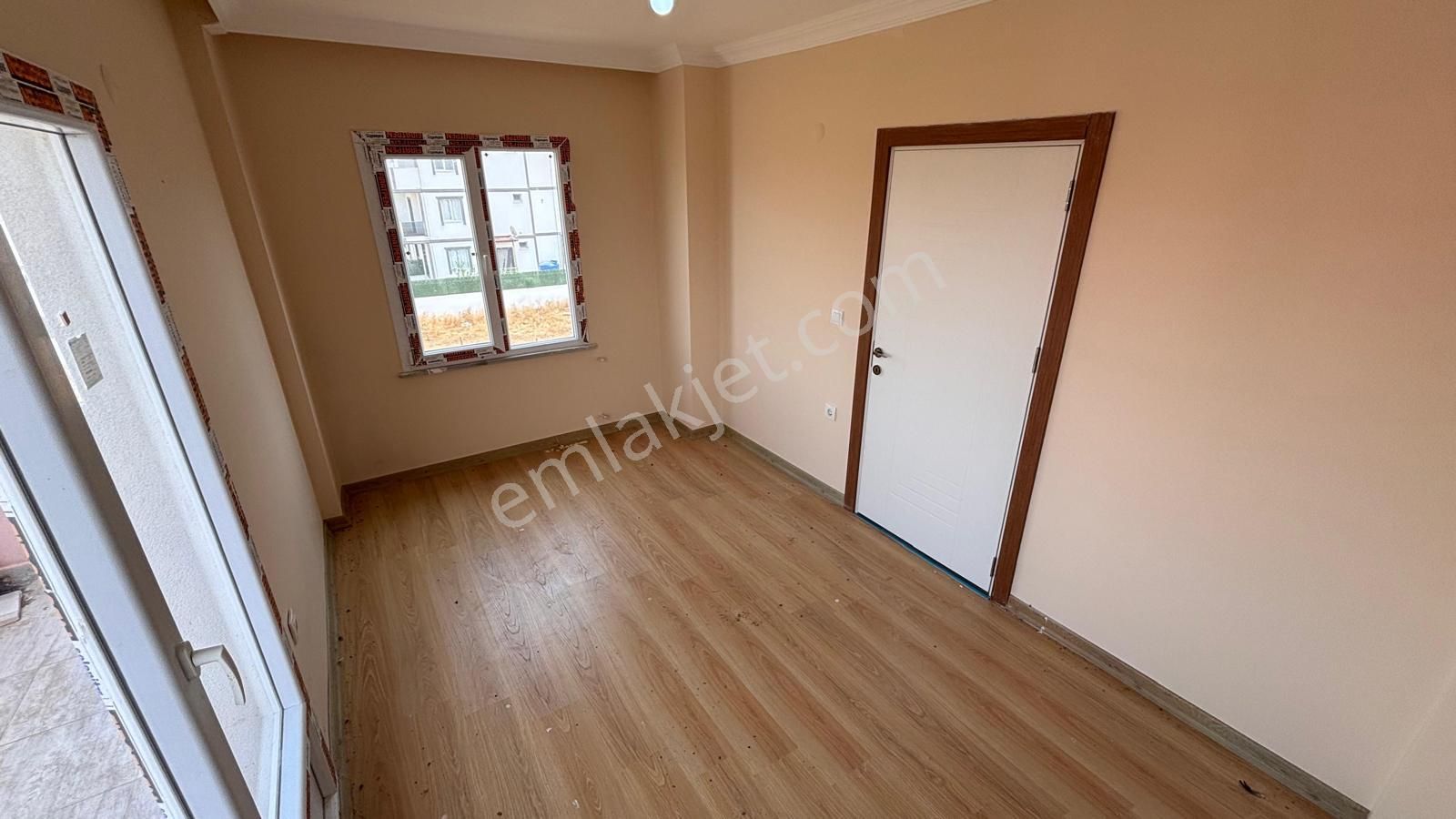 Marmara Ereğlisi’nde Yaz-kış Oturuma Uygun Satılık Villa! Kanat Emlak - Görsel 24