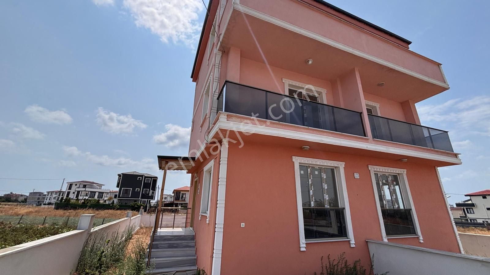 Marmara Ereğlisi’nde Yaz-kış Oturuma Uygun Satılık Villa! Kanat Emlak - Görsel 2