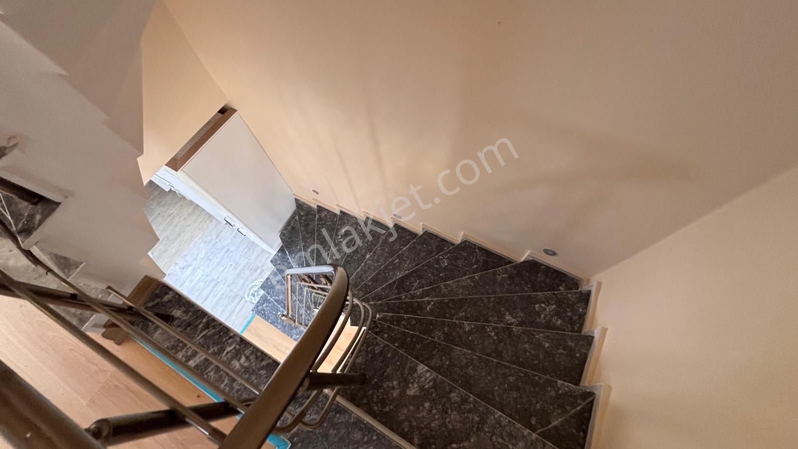 Marmara Ereğlisi’nde Yaz-kış Oturuma Uygun Satılık Villa! Kanat Emlak - Görsel 12