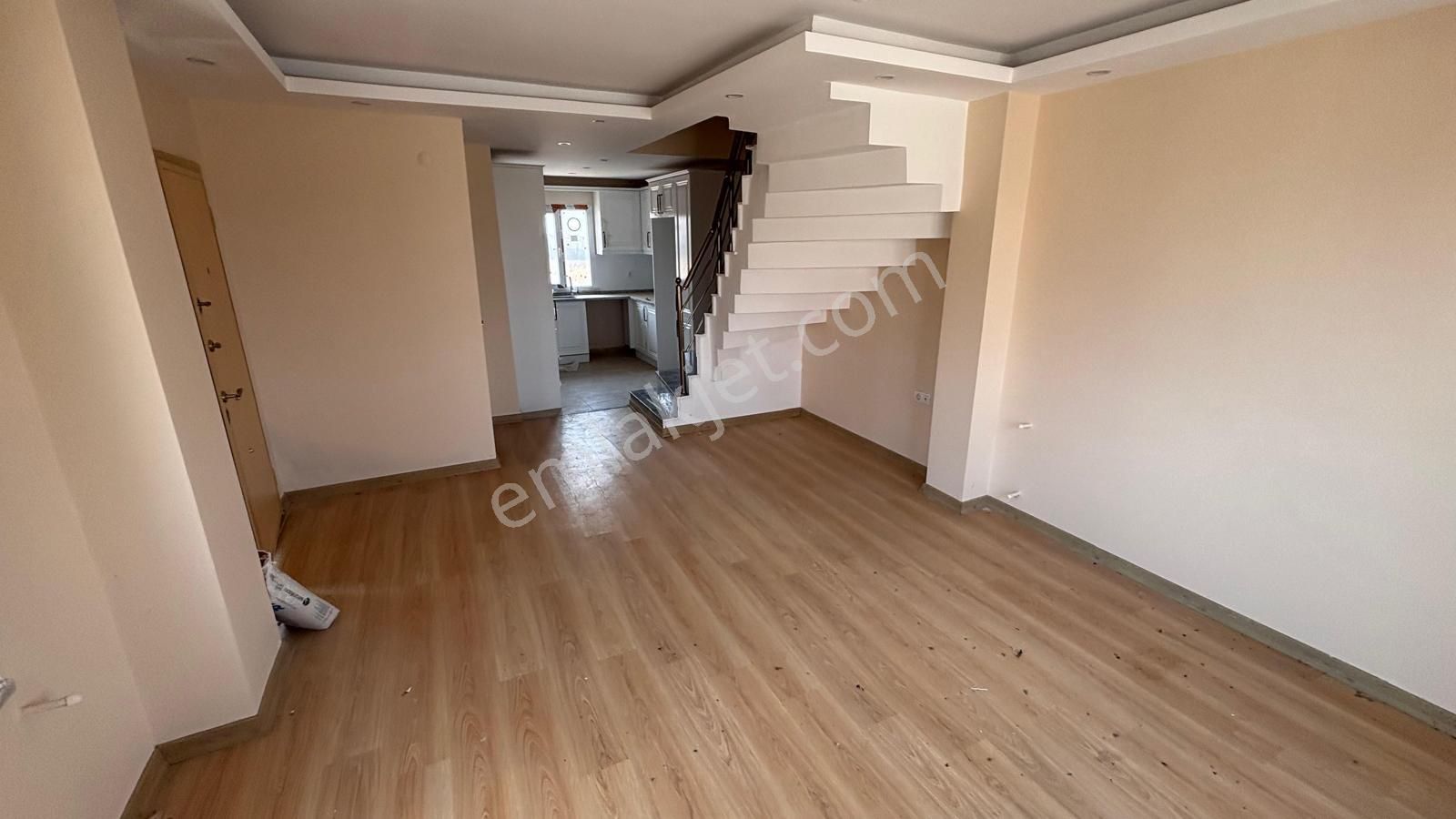 Marmara Ereğlisi’nde Yaz-kış Oturuma Uygun Satılık Villa! Kanat Emlak - Görsel 5