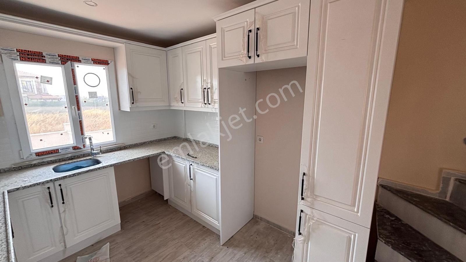 Marmara Ereğlisi’nde Yaz-kış Oturuma Uygun Satılık Villa! Kanat Emlak - Görsel 11