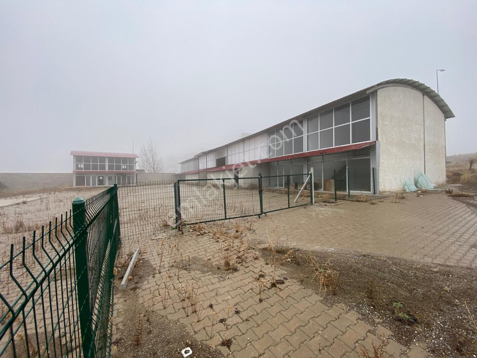 Türker Emlak'tan Üniversite Yolunda Satılık 4257m2 Depo