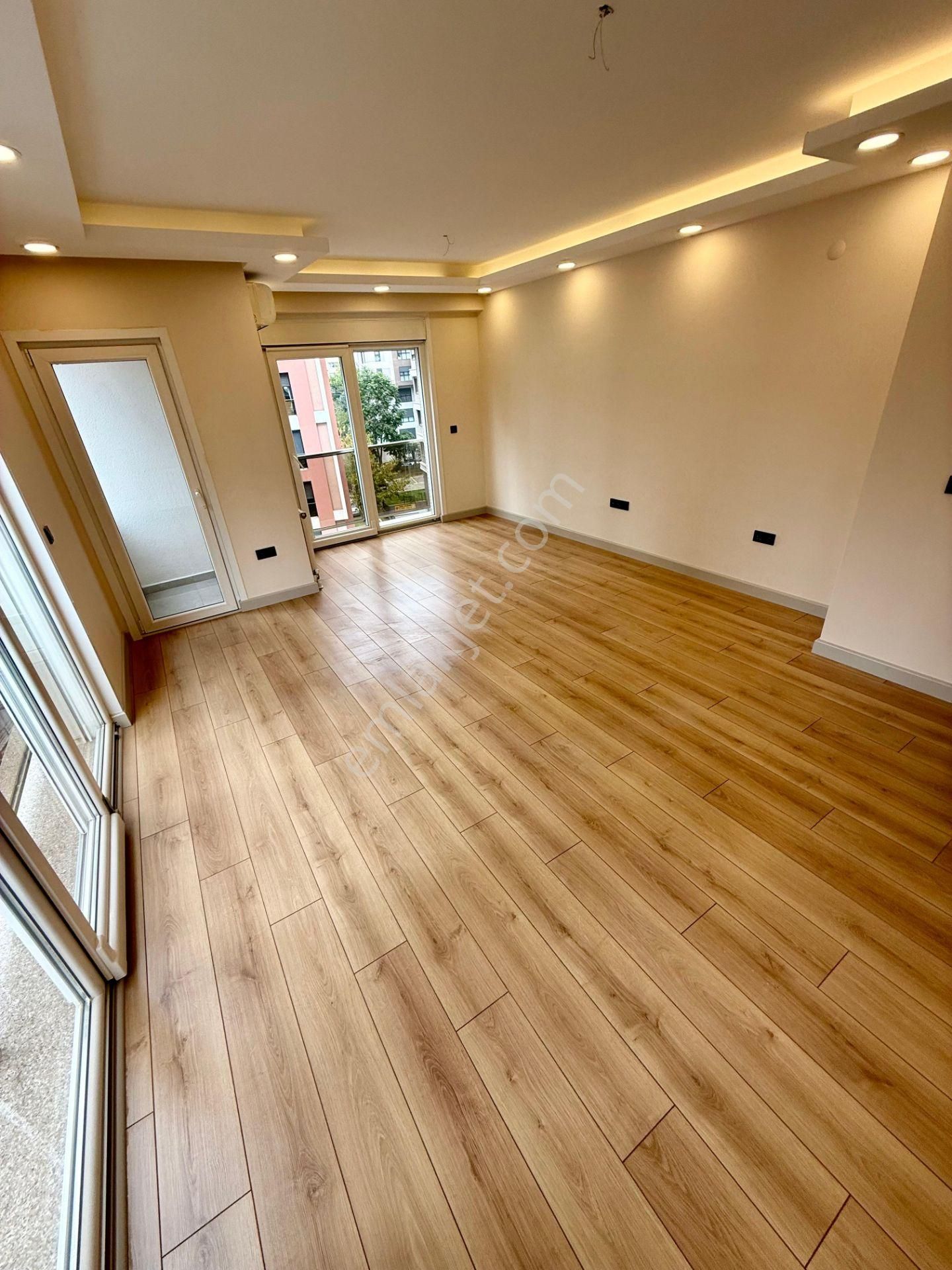 Konut Ve Ticari'den Havuzlu , Güvenlikli Sitede Caddeye Yakın Satılık 2+1 - Görsel 7