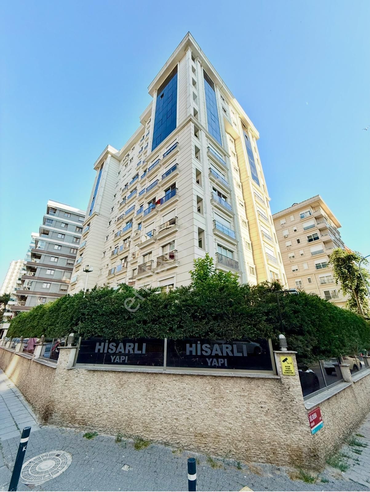 Konut Ve Ticari'den Havuzlu , Güvenlikli Sitede Caddeye Yakın Satılık 2+1 - Görsel 3